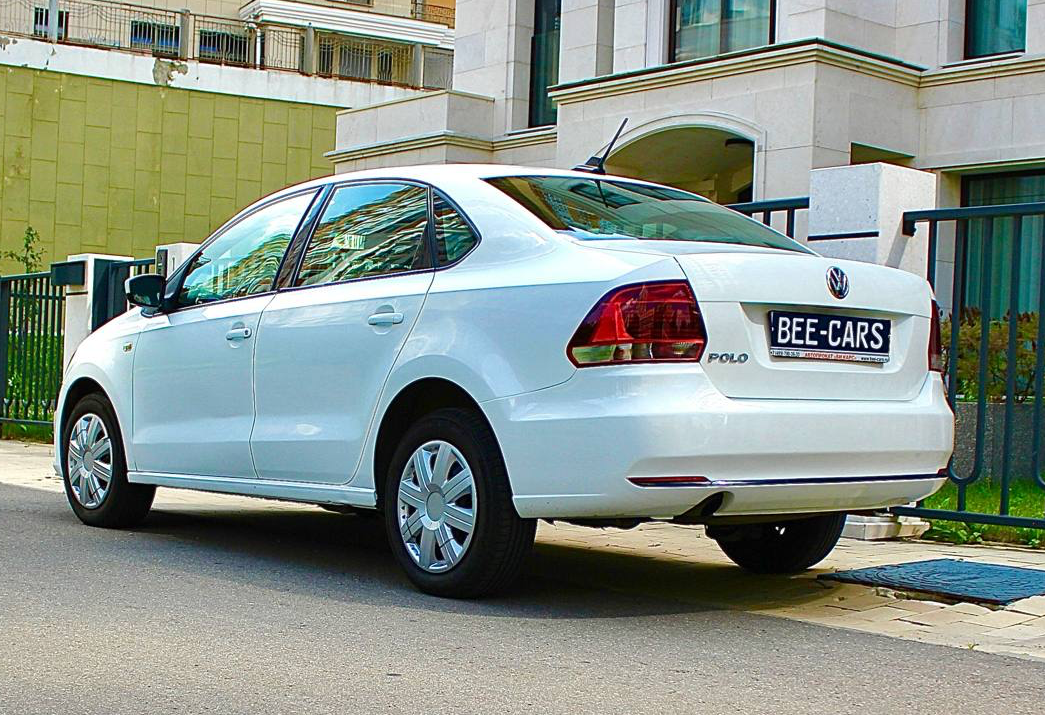 Аренда volkswagen polo эконом класса 2018 года в городе Москва Матвеевское от 2700 руб./сутки, передний привод, двигатель: бензин, объем 1.6 литров, каско (Мультидрайв), ОСАГО (Мультидрайв), без водителя, недорого, вид 3 - RentRide
