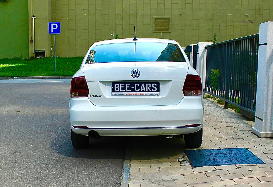 Аренда volkswagen polo эконом класса 2018 года в городе Москва Матвеевское от 2700 руб./сутки, передний привод, двигатель: бензин, объем 1.6 литров, каско (Мультидрайв), ОСАГО (Мультидрайв), без водителя, недорого, вид 8 - RentRide