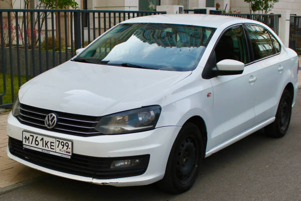 Прокат авто volkswagen polo эконом класса 2018 года в городе Москва Матвеевское от 2700 руб./сутки, передний привод, двигатель: бензин, объем 1.6 литров, каско (Мультидрайв), ОСАГО (Мультидрайв), без водителя, недорого - RentRide