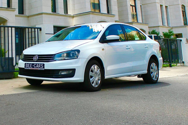Прокат авто volkswagen polo стандарт класса 2018 года в городе Москва Матвеевское от 3500 руб./сутки, передний привод, двигатель: бензин, объем 1.6 литров, каско (Мультидрайв), ОСАГО (Мультидрайв), без водителя, недорого - RentRide