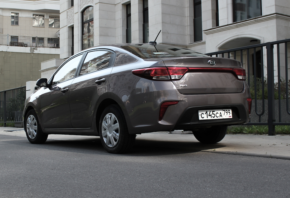 Аренда kia rio эконом класса 2019 года в городе Москва Матвеевское от 2800 руб./сутки, передний привод, двигатель: бензин, объем 1.6 литров, каско (Мультидрайв), ОСАГО (Мультидрайв), без водителя, недорого, вид 5 - RentRide