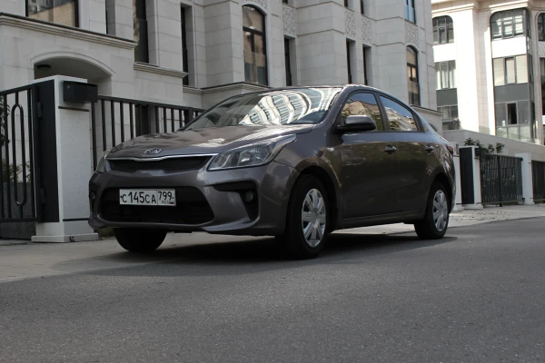 Прокат авто kia rio стандарт класса 2019 года в городе Москва Матвеевское от 3900 руб./сутки, передний привод, двигатель: бензин, объем 1.6 литров, каско (Мультидрайв), ОСАГО (Мультидрайв), без водителя, недорого - RentRide
