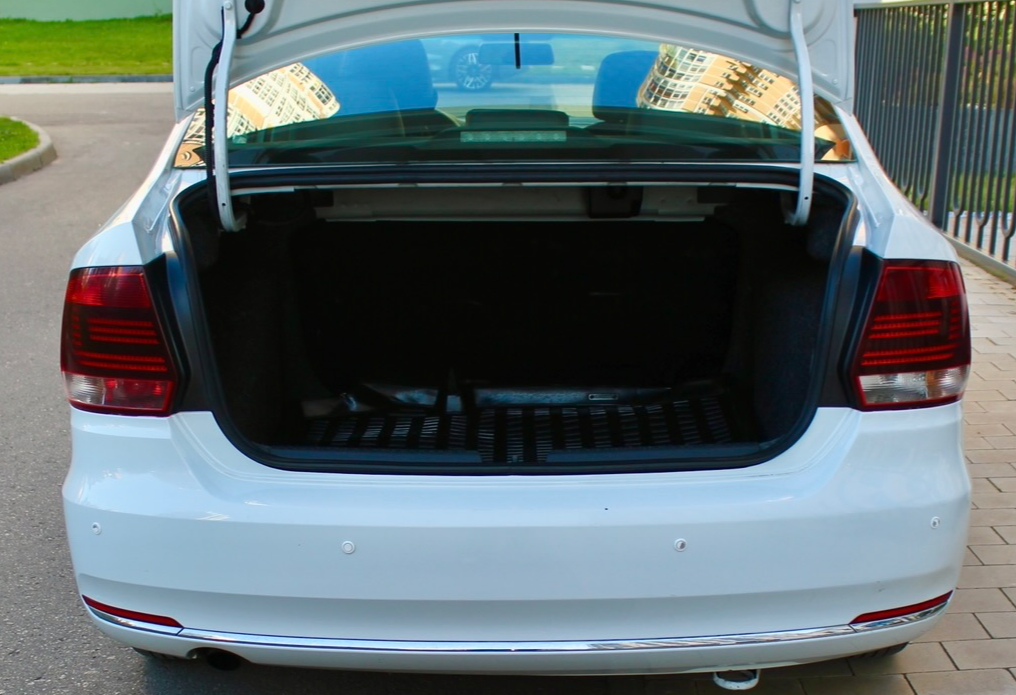 Аренда volkswagen polo эконом класса 2019 года в городе Москва Матвеевское от 2700 руб./сутки, передний привод, двигатель: бензин, объем 1.6 литров, каско (Мультидрайв), ОСАГО (Мультидрайв), без водителя, недорого, вид 8 - RentRide