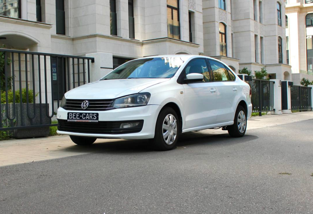 Аренда volkswagen polo эконом класса 2019 года в городе Москва Матвеевское от 2700 руб./сутки, передний привод, двигатель: бензин, объем 1.6 литров, каско (Мультидрайв), ОСАГО (Мультидрайв), без водителя, недорого - RentRide