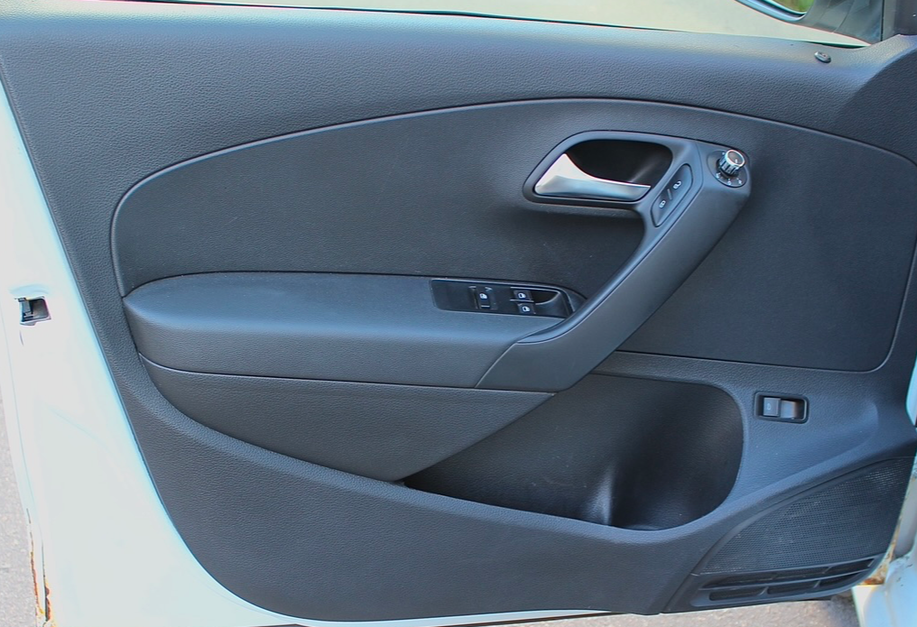 Аренда volkswagen polo эконом класса 2019 года в городе Москва Матвеевское от 2700 руб./сутки, передний привод, двигатель: бензин, объем 1.6 литров, каско (Мультидрайв), ОСАГО (Мультидрайв), без водителя, недорого, вид 5 - RentRide