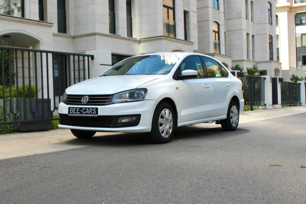 Прокат авто volkswagen polo стандарт класса 2019 года в городе Москва Матвеевское от 3900 руб./сутки, передний привод, двигатель: бензин, объем 1.6 литров, каско (Мультидрайв), ОСАГО (Мультидрайв), без водителя, недорого - RentRide