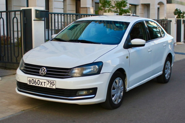 Прокат авто volkswagen polo эконом класса 2019 года в городе Москва Матвеевское от 2700 руб./сутки, передний привод, двигатель: бензин, объем 1.6 литров, каско (Мультидрайв), ОСАГО (Мультидрайв), без водителя, недорого - RentRide