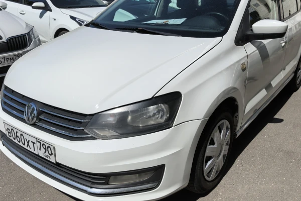 Прокат авто volkswagen polo стандарт класса 2019 года в городе Москва Матвеевское от 3900 руб./сутки, передний привод, двигатель: бензин, объем 1.6 литров, каско (Мультидрайв), ОСАГО (Мультидрайв), без водителя, недорого - RentRide