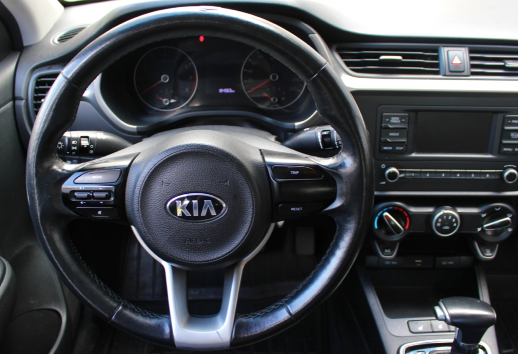 Аренда kia rio эконом класса 2021 года в городе Москва Матвеевское от 2800 руб./сутки, передний привод, двигатель: бензин, объем 1.4 литра, каско (Мультидрайв), ОСАГО (Мультидрайв), без водителя, недорого, вид 3 - RentRide