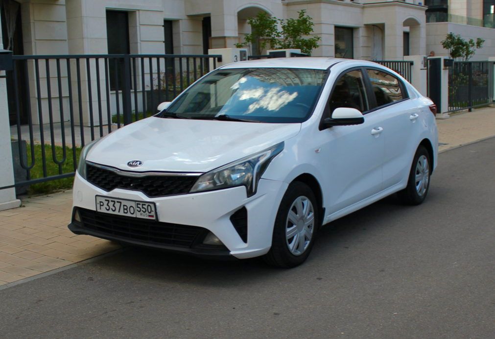 Аренда kia rio эконом класса 2021 года в городе Москва Матвеевское от 2800 руб./сутки, передний привод, двигатель: бензин, объем 1.4 литра, каско (Мультидрайв), ОСАГО (Мультидрайв), без водителя, недорого - RentRide