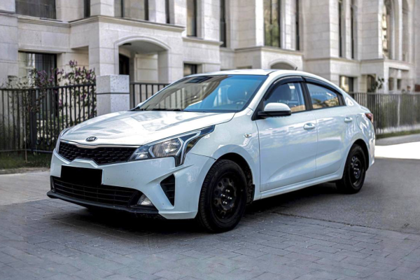Прокат авто kia rio стандарт класса 2021 года в городе Москва Матвеевское от 3900 руб./сутки, передний привод, двигатель: бензин, объем 1.4 литра, каско (Мультидрайв), ОСАГО (Мультидрайв), без водителя, недорого - RentRide