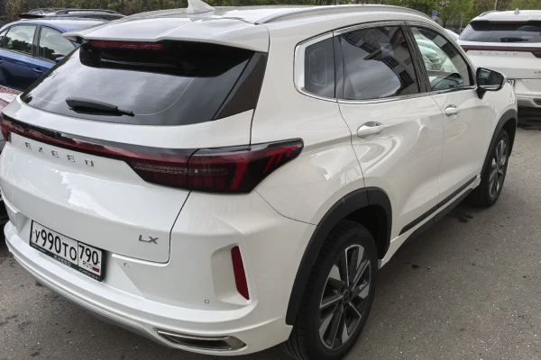 Прокат авто exeed lx бизнес класса 2023 года в городе Москва Матвеевское от 5900 руб./сутки, передний привод, двигатель: бензин, объем 1.5 литров, каско (Мультидрайв), ОСАГО (Мультидрайв), без водителя, недорого - RentRide