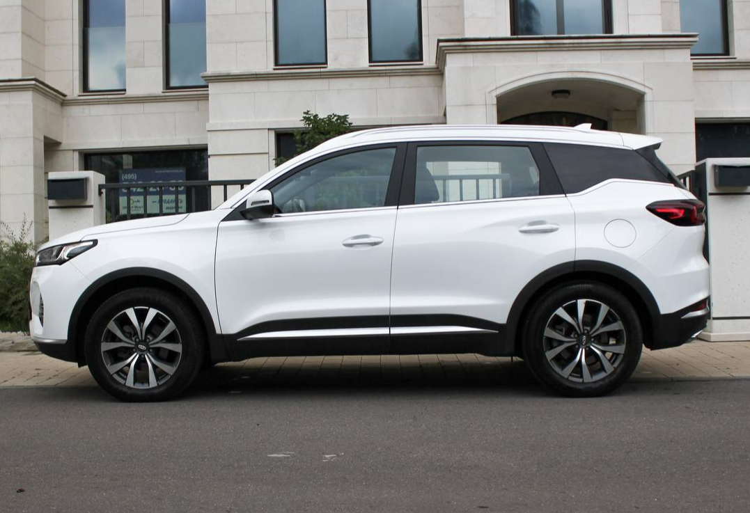 Аренда chery tiggo-7-pro стандарт класса 2023 года в городе Москва Матвеевское от 4000 руб./сутки, передний привод, двигатель: бензин, объем 1.5 литров, каско (Мультидрайв), ОСАГО (Мультидрайв), без водителя, недорого, вид 2 - RentRide