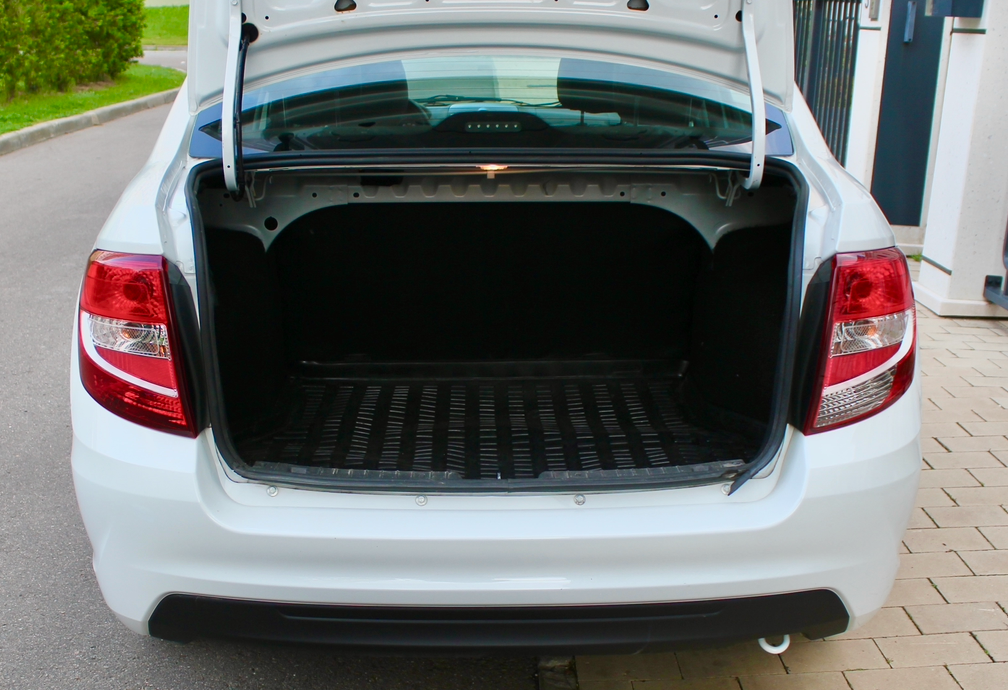 Аренда lada granta эконом класса 2024 года в городе Москва Матвеевское от 1800 руб./сутки, передний привод, двигатель: бензин, объем 1.6 литров, каско (Мультидрайв), ОСАГО (Мультидрайв), без водителя, недорого, вид 8 - RentRide