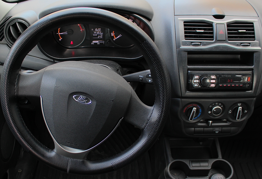 Аренда lada granta эконом класса 2024 года в городе Москва Матвеевское от 1800 руб./сутки, передний привод, двигатель: бензин, объем 1.6 литров, каско (Мультидрайв), ОСАГО (Мультидрайв), без водителя, недорого, вид 3 - RentRide