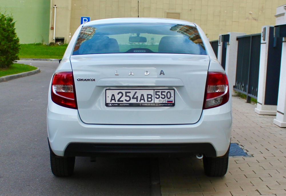 Аренда lada granta эконом класса 2024 года в городе Москва Матвеевское от 1800 руб./сутки, передний привод, двигатель: бензин, объем 1.6 литров, каско (Мультидрайв), ОСАГО (Мультидрайв), без водителя, недорого, вид 7 - RentRide