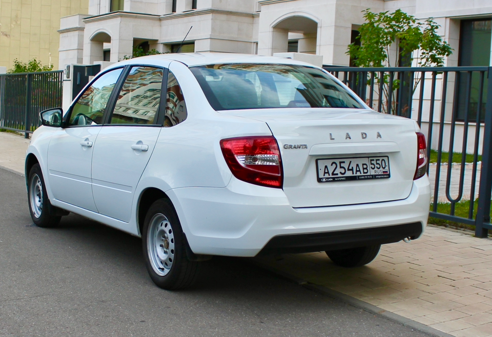 Аренда lada granta эконом класса 2024 года в городе Москва Матвеевское от 1800 руб./сутки, передний привод, двигатель: бензин, объем 1.6 литров, каско (Мультидрайв), ОСАГО (Мультидрайв), без водителя, недорого, вид 6 - RentRide