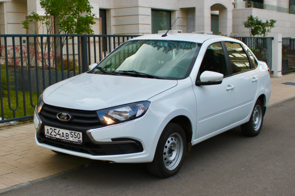 Прокат авто lada granta эконом класса 2024 года в городе Москва Матвеевское от 1800 руб./сутки, передний привод, двигатель: бензин, объем 1.6 литров, каско (Мультидрайв), ОСАГО (Мультидрайв), без водителя, недорого - RentRide