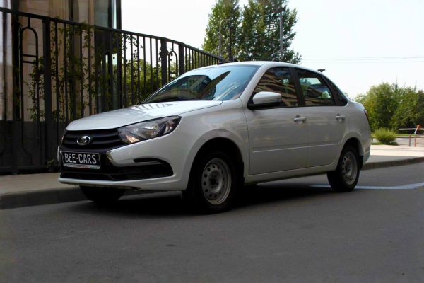 Прокат авто lada granta эконом класса 2024 года в городе Москва Матвеевское от 2600 руб./сутки, передний привод, двигатель: бензин, объем 1.6 литров, каско (Мультидрайв), ОСАГО (Мультидрайв), без водителя, недорого - RentRide
