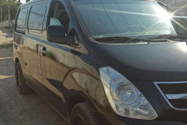 Прокат авто hyundai grand-starex 2008 года в городе Волгоград от 2800 руб./сутки, задний привод, двигатель: дизель, объем 2.5 литров, ОСАГО (Впишу в полис), без водителя, недорого - RentRide
