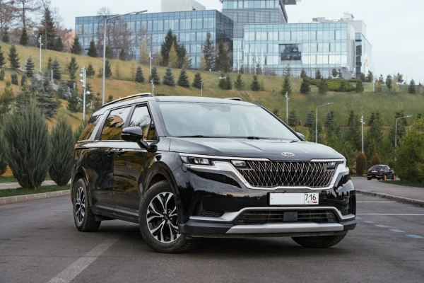 Прокат авто kia carnival бизнес класса 2020 года в городе Казань от 7200 руб./сутки, передний привод, двигатель: дизель, объем 2.2 литра, ОСАГО (Мультидрайв), без водителя, недорого - RentRide