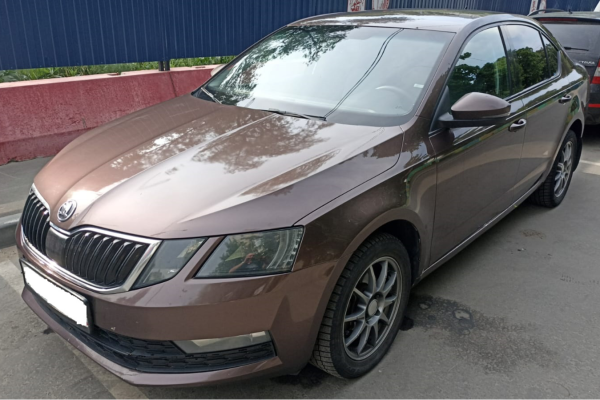 Прокат авто skoda octavia эконом класса 2018 года в городе Москва Озёрная от 2800 руб./сутки, передний привод, двигатель: бензин, объем 1.6 литров, ОСАГО (Впишу в полис), без водителя, недорого - RentRide