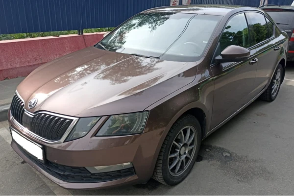 Прокат авто skoda octavia эконом класса 2018 года в городе Москва Озёрная от 2900 руб./сутки, передний привод, двигатель: бензин, объем 1.6 литров, ОСАГО (Впишу в полис), без водителя, недорого - RentRide