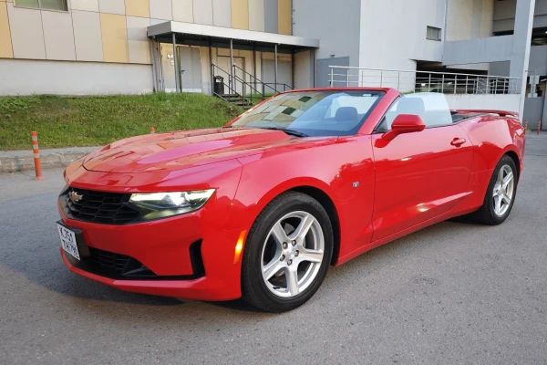 Прокат авто chevrolet camaro премиум класса 2019 года в городе Москва Дубровка от 13600 руб./сутки, задний привод, двигатель: бензин, объем 2 литра, ОСАГО (Впишу в полис), без водителя, недорого - RentRide