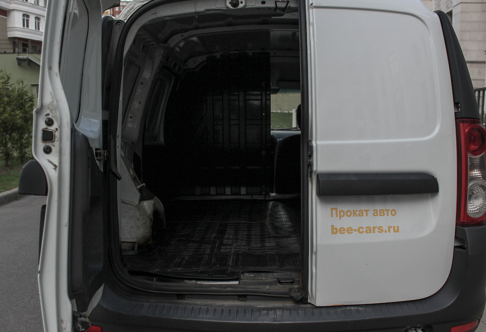 Аренда lada largus-furgon эконом класса 2020 года в городе Москва Славянский бульвар от 2700 руб./сутки, передний привод, двигатель: бензин, объем 1.6 литров, каско (Мультидрайв), ОСАГО (Мультидрайв), без водителя, недорого, вид 6 - RentRide