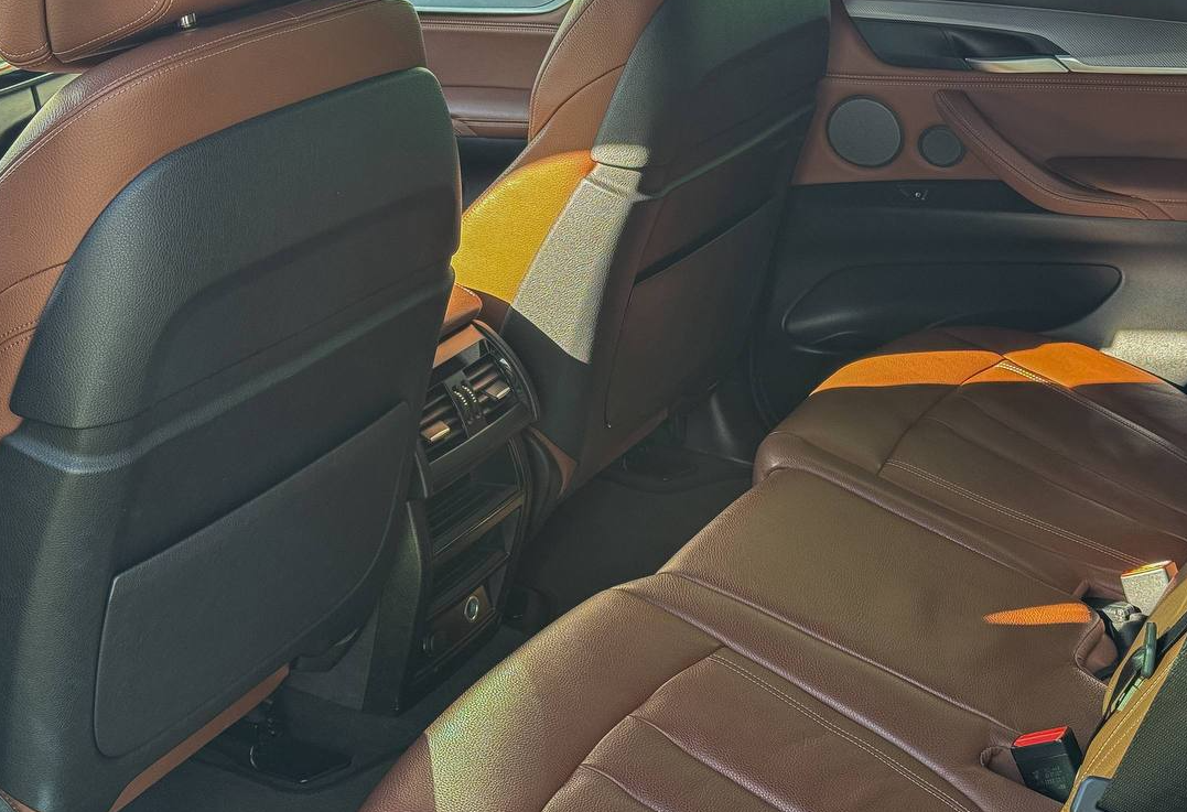 Аренда bmw x5 премиум класса 2018 года в городе Москва от 10000 руб./сутки, полный привод, двигатель: дизель, объем 3 литра, ОСАГО (Мультидрайв), без водителя, недорого, вид 5 - RentRide