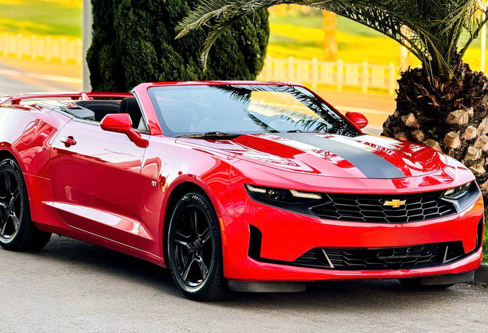 Аренда chevrolet camaro премиум класса 2020 года в городе Москва от 9000 руб./сутки, задний привод, двигатель: бензин, объем 2 литра, ОСАГО (Мультидрайв), без водителя, недорого, вид 2 - RentRide
