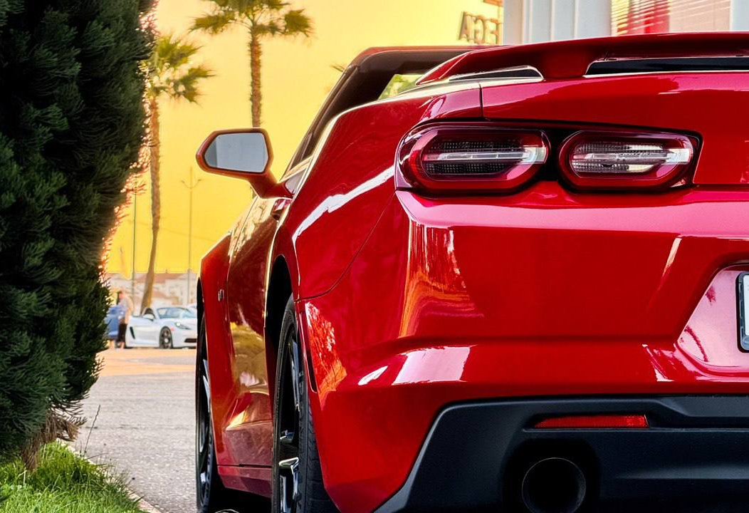 Аренда chevrolet camaro премиум класса 2020 года в городе Москва от 9000 руб./сутки, задний привод, двигатель: бензин, объем 2 литра, ОСАГО (Мультидрайв), без водителя, недорого, вид 4 - RentRide