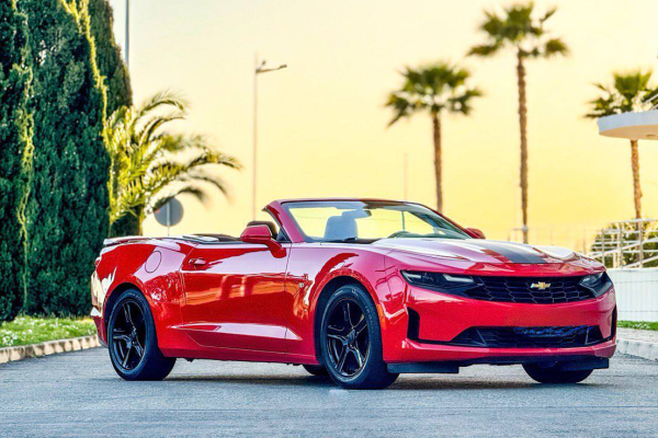 Прокат авто chevrolet camaro премиум класса 2020 года в городе Сочи от 9000 руб./сутки, задний привод, двигатель: бензин, объем 2 литра, ОСАГО (Мультидрайв), без водителя, недорого - RentRide