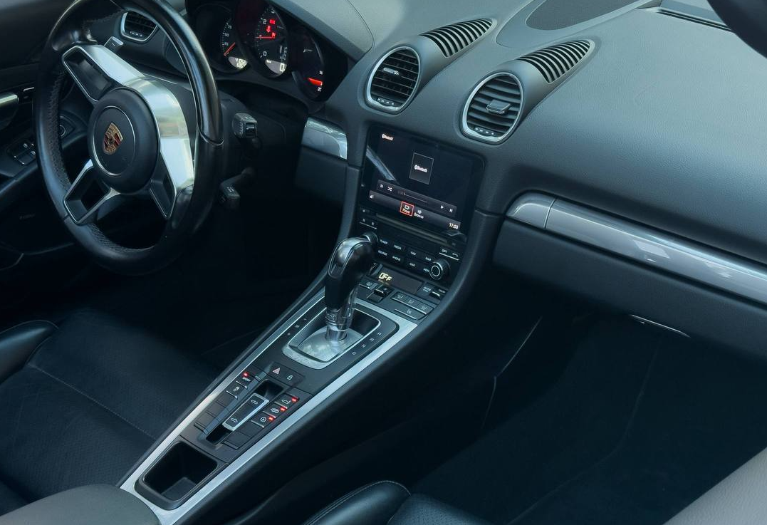 Аренда porsche boxster премиум класса 2021 года в городе Москва от 20000 руб./сутки, задний привод, двигатель: бензин, объем 2 литра, ОСАГО (Впишу в полис), без водителя, недорого, вид 4 - RentRide
