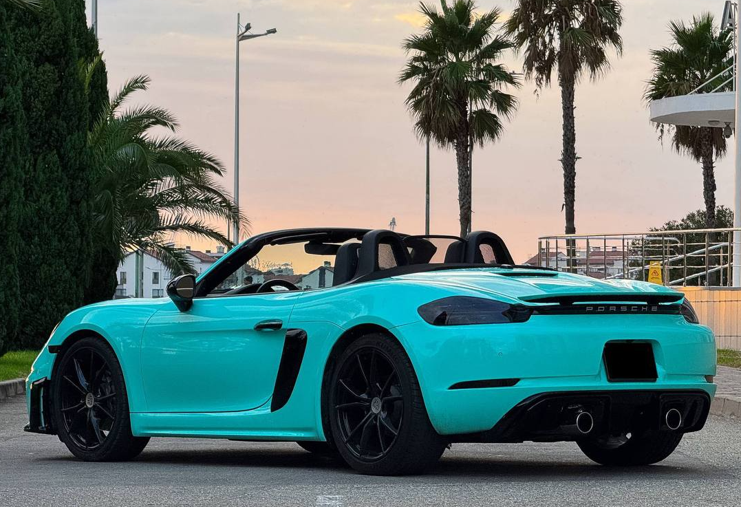 Аренда porsche boxster премиум класса 2021 года в городе Москва от 20000 руб./сутки, задний привод, двигатель: бензин, объем 2 литра, ОСАГО (Впишу в полис), без водителя, недорого, вид 3 - RentRide