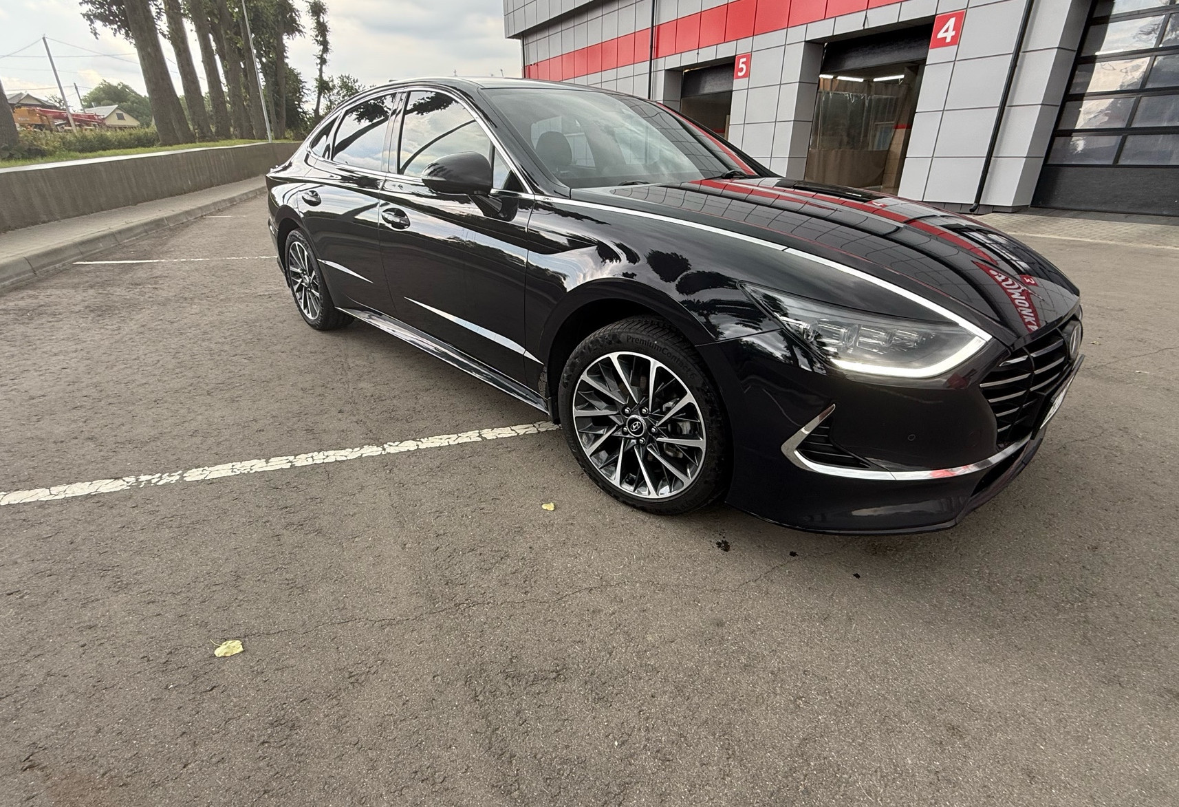 Аренда hyundai sonata 2023 года в городе Москва Алтуфьево от 4400 руб./сутки, передний привод, двигатель: бензин, объем 2.5 литров, ОСАГО (Мультидрайв), без водителя, недорого, вид 3 - RentRide