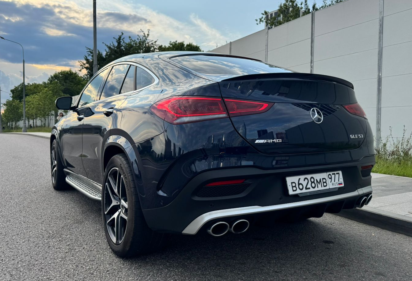Аренда mercedes-benz gle-coupe-amg премиум класса 2022 года в городе Москва Киевская от 26000 руб./сутки, полный привод, двигатель: гибрид, объем 3 литра, каско (Мультидрайв), ОСАГО (Мультидрайв), без водителя, недорого, вид 4 - RentRide