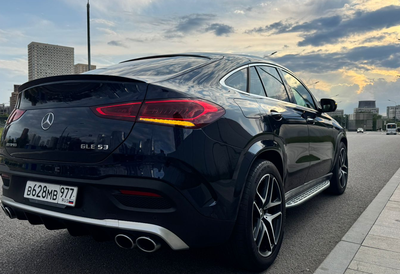 Аренда mercedes-benz gle-coupe-amg премиум класса 2022 года в городе Москва Киевская от 26000 руб./сутки, полный привод, двигатель: гибрид, объем 3 литра, каско (Мультидрайв), ОСАГО (Мультидрайв), без водителя, недорого, вид 3 - RentRide