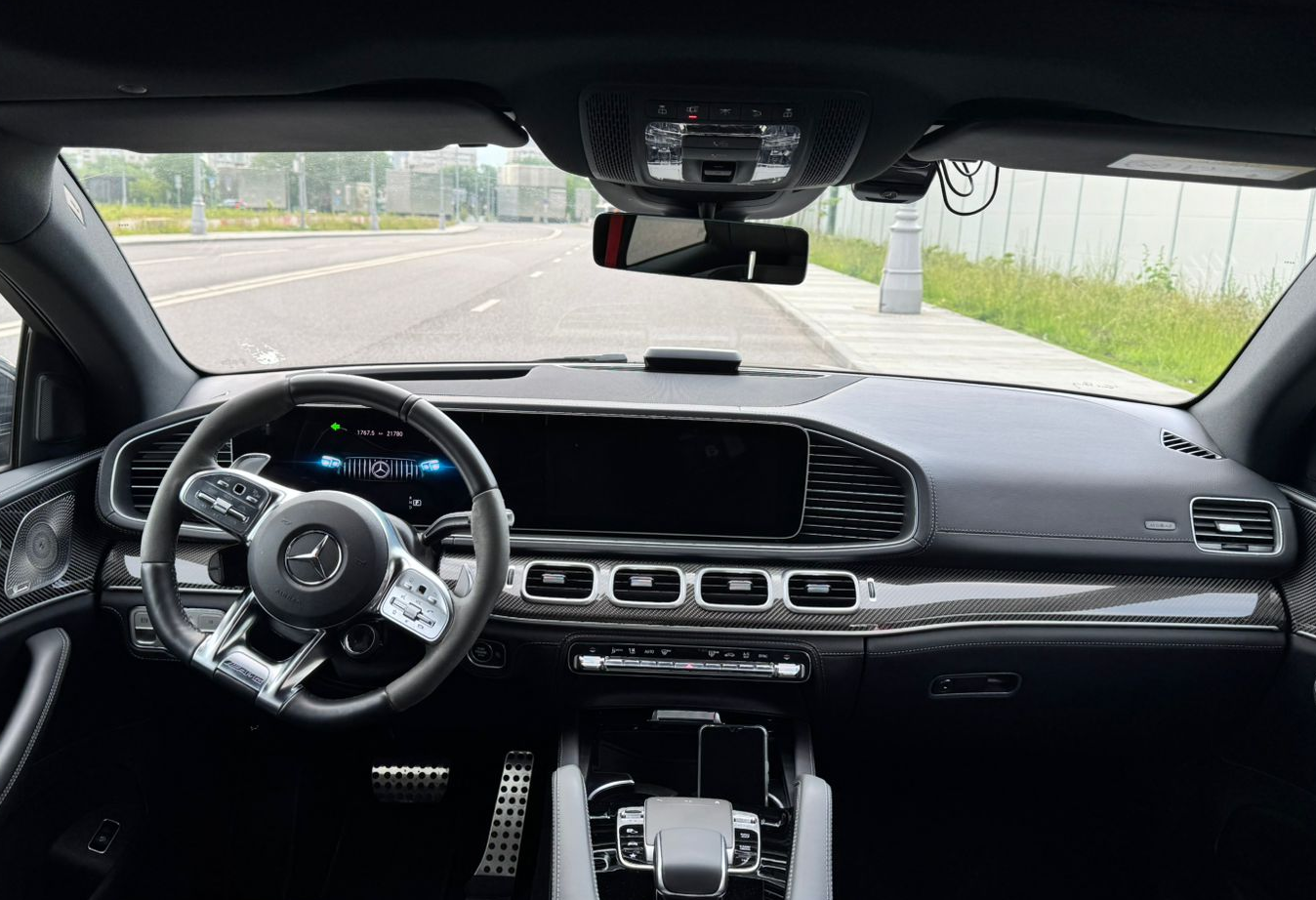 Аренда mercedes-benz gle-coupe-amg премиум класса 2022 года в городе Москва Киевская от 26000 руб./сутки, полный привод, двигатель: гибрид, объем 3 литра, каско (Мультидрайв), ОСАГО (Мультидрайв), без водителя, недорого, вид 5 - RentRide