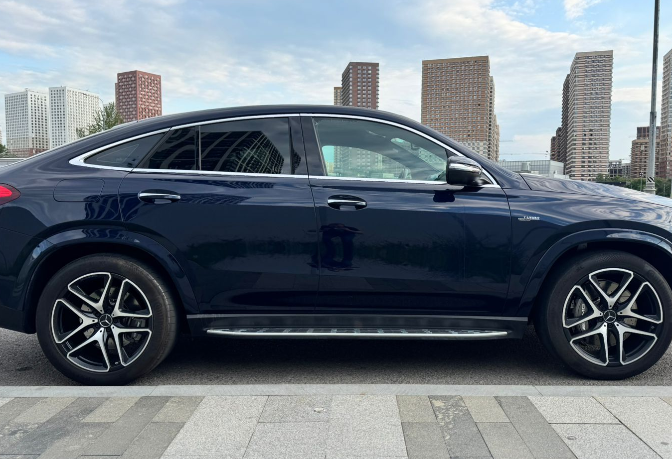 Аренда mercedes-benz gle-coupe-amg премиум класса 2022 года в городе Москва Киевская от 26000 руб./сутки, полный привод, двигатель: гибрид, объем 3 литра, каско (Мультидрайв), ОСАГО (Мультидрайв), без водителя, недорого, вид 2 - RentRide