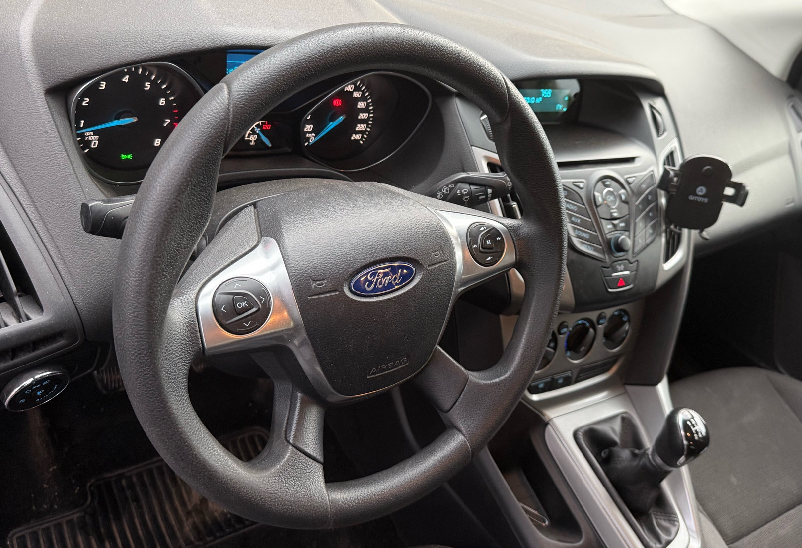 Аренда ford focus эконом класса 2014 года в городе Москва Алтуфьево от 1600 руб./сутки, передний привод, двигатель: бензин, объем 1.6 литров, ОСАГО (Мультидрайв), без водителя, недорого, вид 5 - RentRide