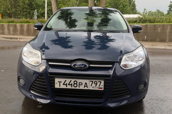 Прокат авто ford focus эконом класса 2014 года в городе Москва Алтуфьево от 1600 руб./сутки, передний привод, двигатель: бензин, объем 1.6 литров, ОСАГО (Мультидрайв), без водителя, недорого - RentRide