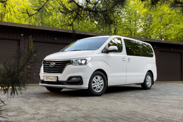 Прокат авто hyundai h-1 бизнес класса 2019 года в городе Калининград от 5272 руб./сутки, задний привод, двигатель: дизель, объем 2.5 литров, ОСАГО (Мультидрайв), без водителя, недорого - RentRide