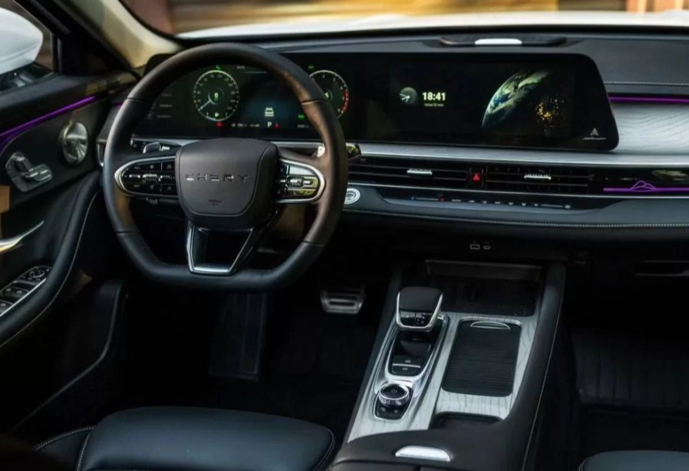 Аренда chery arrizo-8 эконом класса 2023 года в городе Москва от 4472 руб./сутки, передний привод, двигатель: бензин, объем 1.6 литров, ОСАГО (Мультидрайв), без водителя, недорого, вид 5 - RentRide