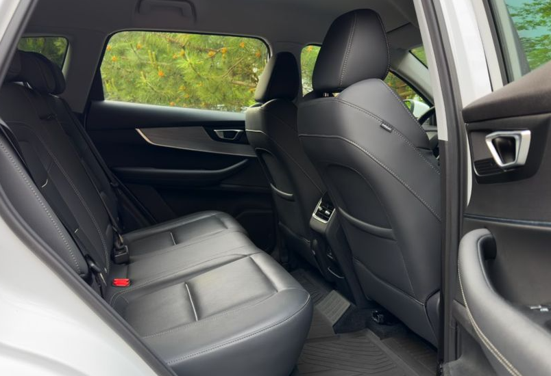 Аренда chery tiggo-7-pro-max стандарт класса 2024 года в городе Москва от 3992 руб./сутки, передний привод, двигатель: бензин, объем 1.6 литров, ОСАГО (Мультидрайв), без водителя, недорого, вид 3 - RentRide