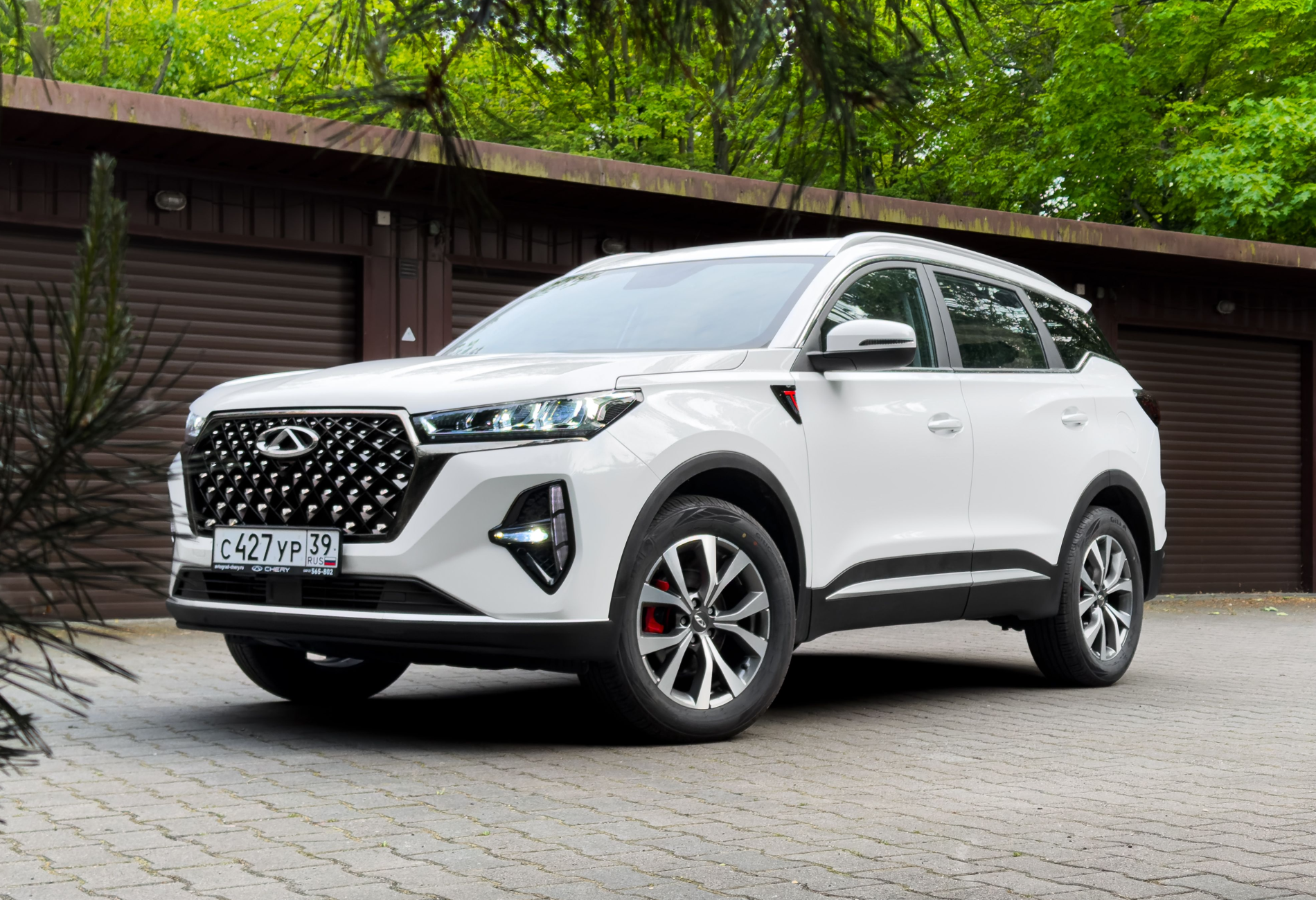 Аренда chery tiggo-7-pro-max стандарт класса 2024 года в городе Москва от 3992 руб./сутки, передний привод, двигатель: бензин, объем 1.6 литров, ОСАГО (Мультидрайв), без водителя, недорого - RentRide