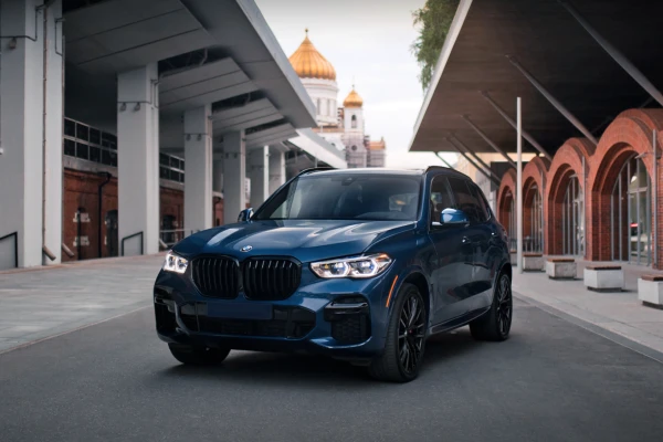 Прокат авто bmw x5 премиум класса 2022 года в городе Москва Автозаводская от 12000 руб./сутки, полный привод, двигатель: гибрид, объем 3 литра, каско (Мультидрайв), ОСАГО (Мультидрайв), без водителя, недорого - RentRide