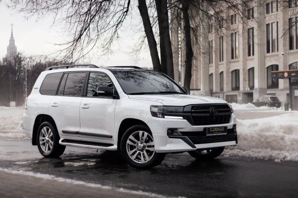 Прокат авто toyota land-cruiser бизнес класса 2013 года в городе Москва Крылатское от 10400 руб./сутки, полный привод, двигатель: дизель, объем 4.5 литров, каско (Мультидрайв), ОСАГО (Мультидрайв), без водителя, недорого - RentRide