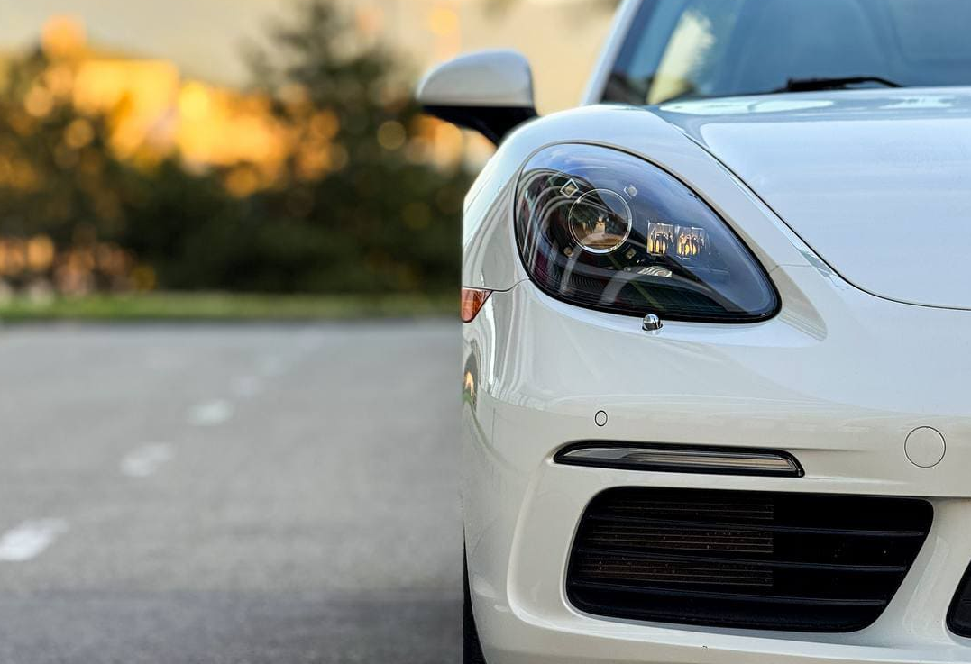 Аренда porsche boxster премиум класса 2019 года в городе Москва от 20000 руб./сутки, задний привод, двигатель: бензин, объем 2 литра, ОСАГО (Впишу в полис), без водителя, недорого, вид 4 - RentRide