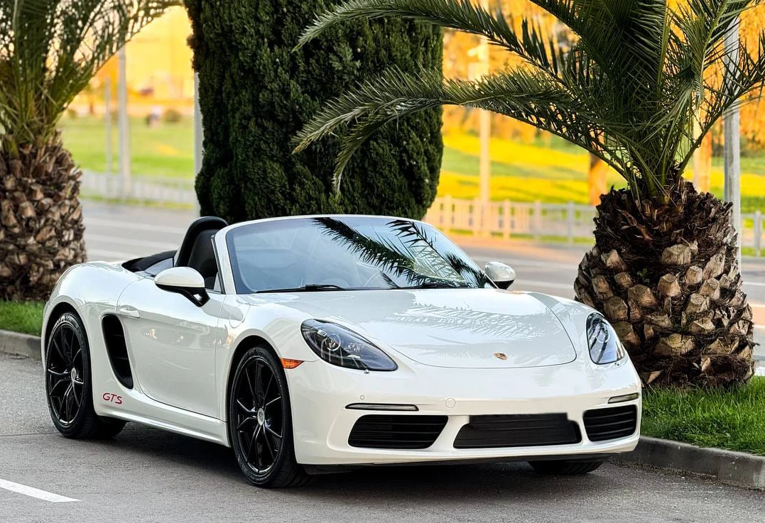 Аренда porsche boxster премиум класса 2019 года в городе Москва от 26000 руб./сутки, задний привод, двигатель: бензин, объем 2 литра, ОСАГО (Впишу в полис), без водителя, недорого, вид 3 - RentRide